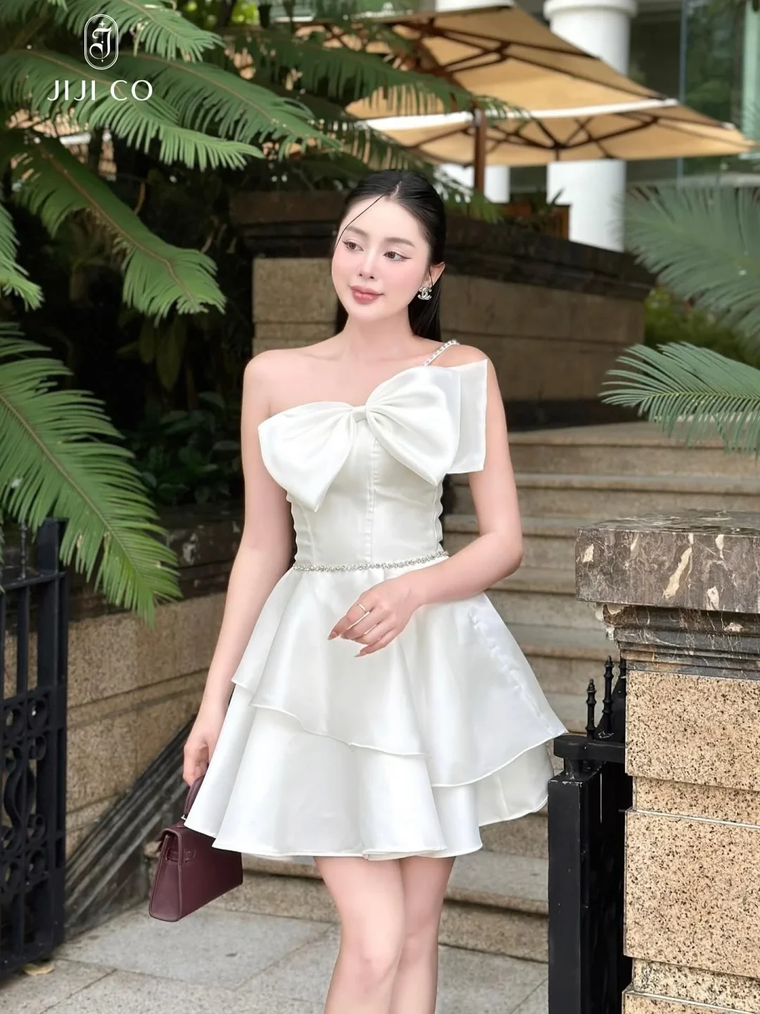 Ảnh 2 của Váy ngắn trắng nơ vai Jijico A134