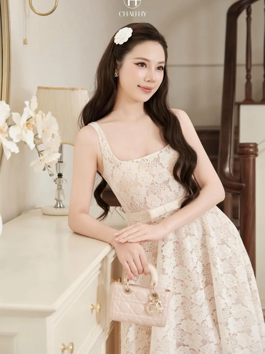 Ảnh 3 của Đầm ren trắng midi Châu Hy sang trọng