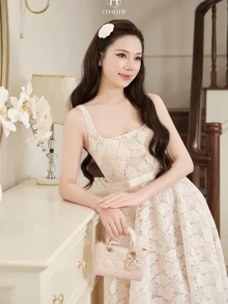 Ảnh 3 của Đầm ren trắng midi Châu Hy sang trọng
