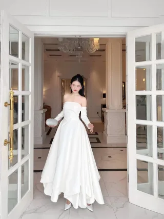 Photo 2 of Váy cưới trắng trễ vai C'lyn