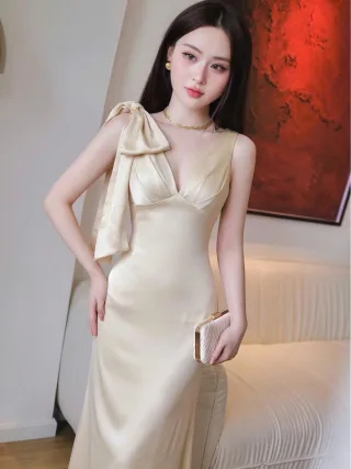 Ảnh 3 của Đầm dạ hội lụa vàng nhạt vai nơ