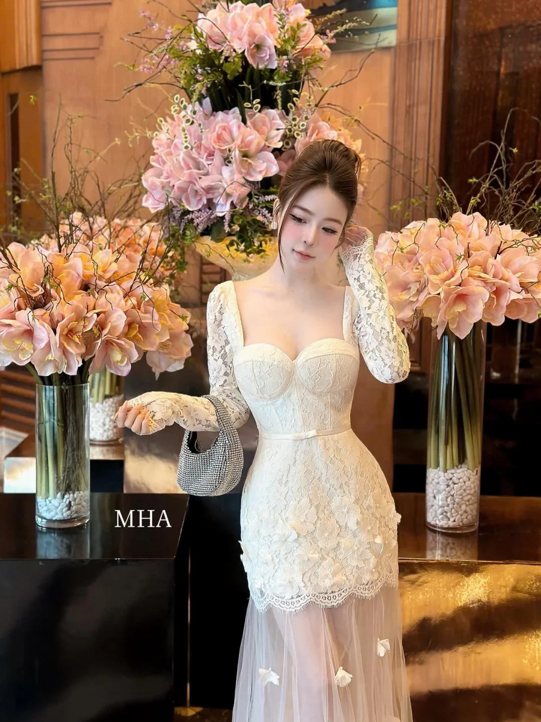 Ảnh 3 của Váy ren trắng corset tay dài nữ