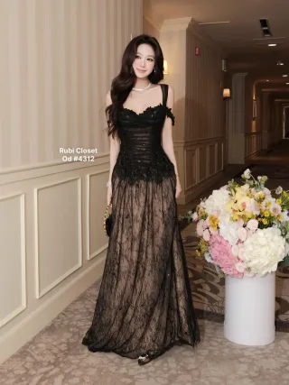 Photo 1 of Đầm ren đen dạ hội size M