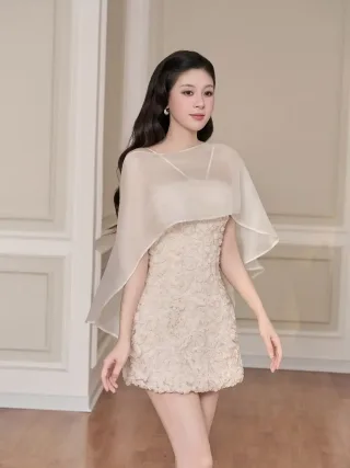 Ảnh 1 của Đầm ngắn cape voan hoa nổi Guvie