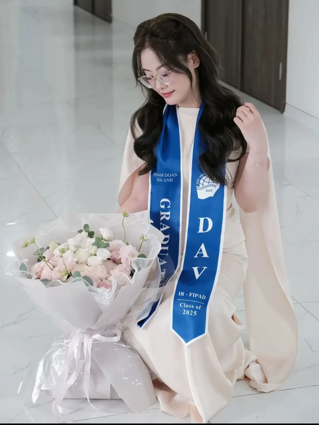 Photo 5 of Váy dạ hội dài màu kem Châu Hy