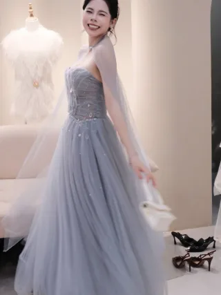 Ảnh 3 của Váy tiệc tulle xanh nhạt đính hạt