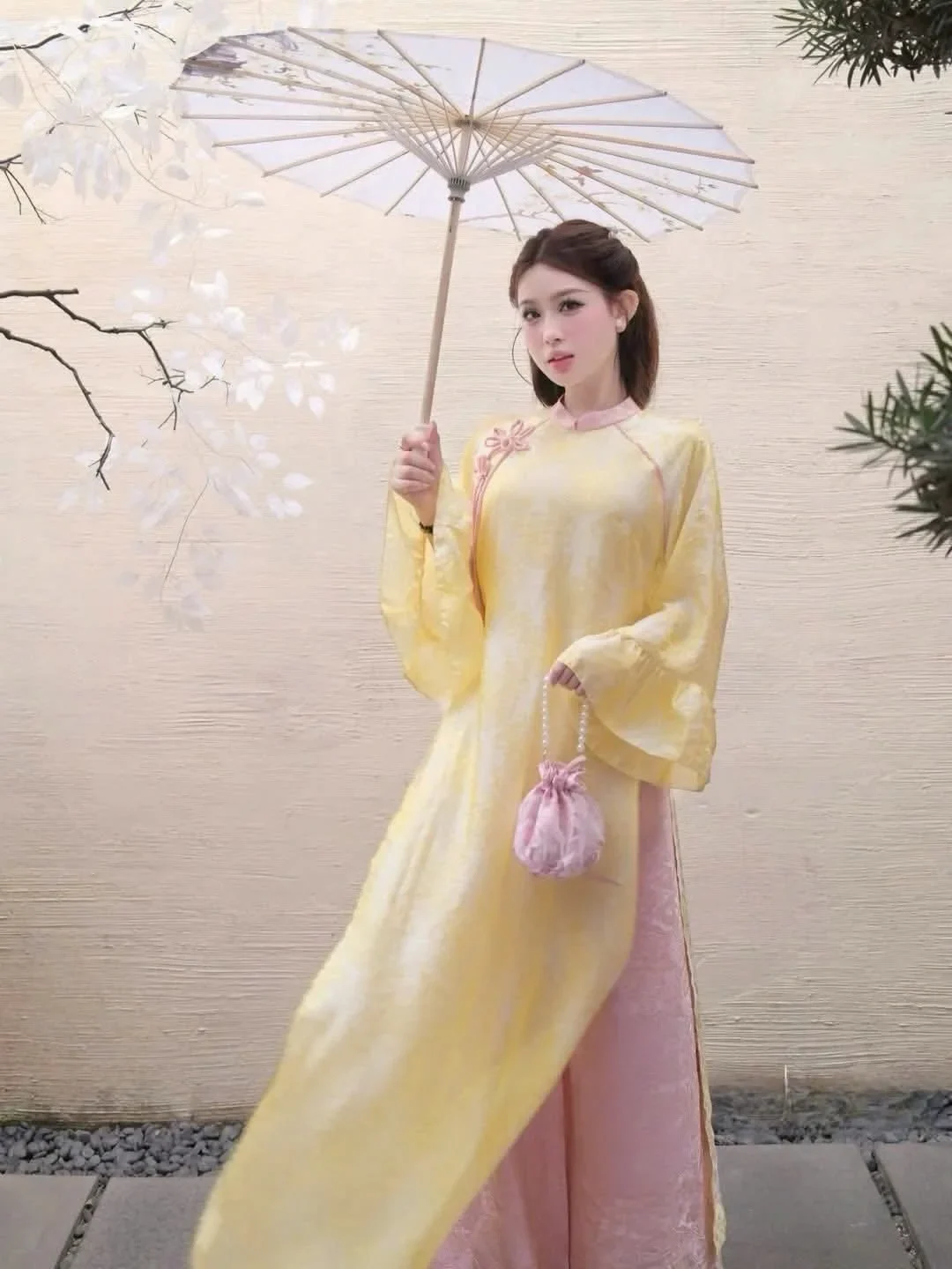Photo 1 of Áo dài nữ vàng truyền thống size M