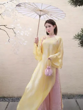 Photo 1 of Áo dài nữ vàng truyền thống size M