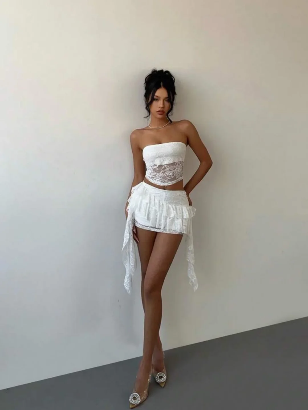 Ảnh 3 của Set ren trắng croptop quây váy ngắn size M