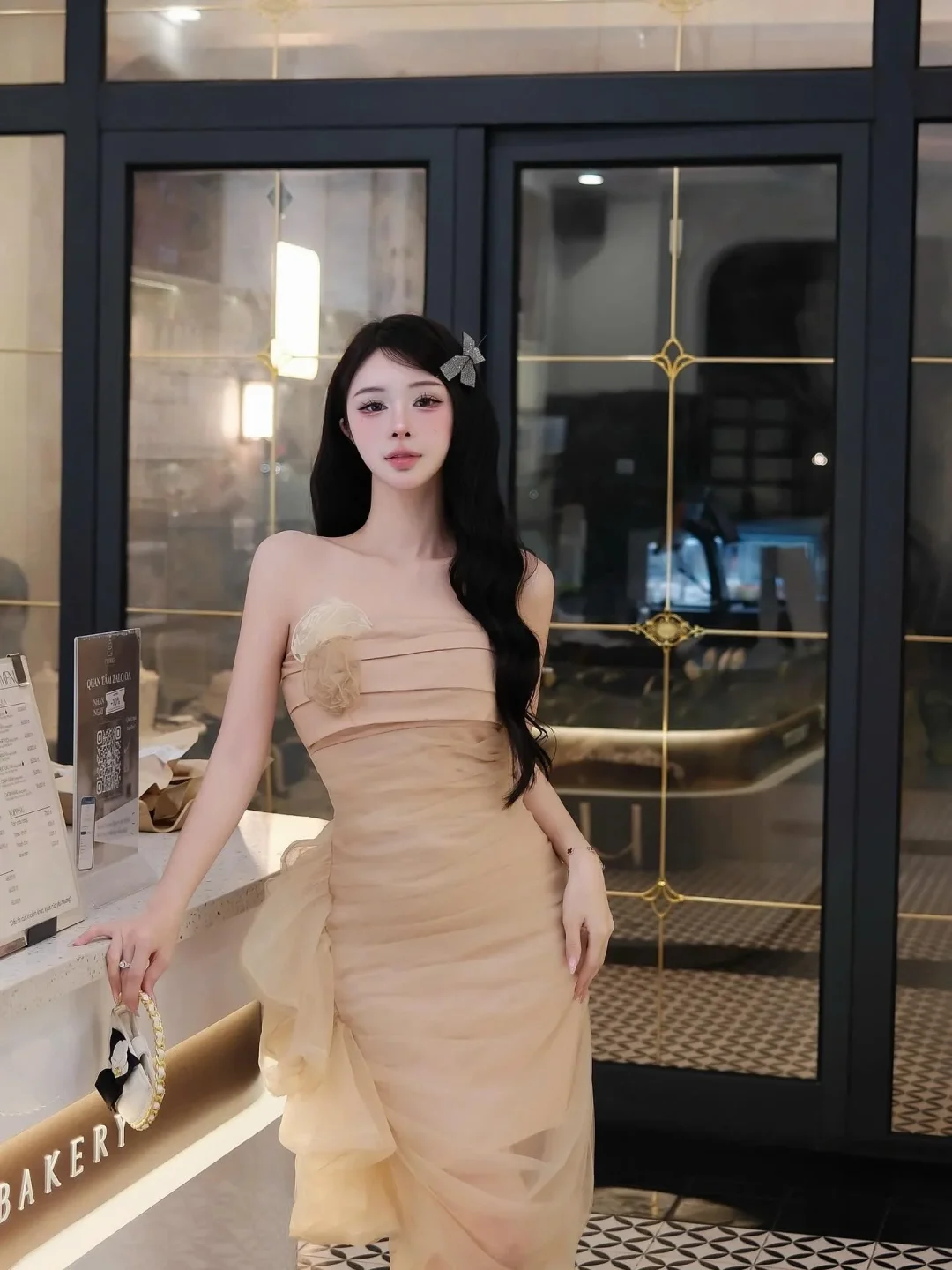 Photo 2 of Đầm cúp ngực tulle be nữ tính