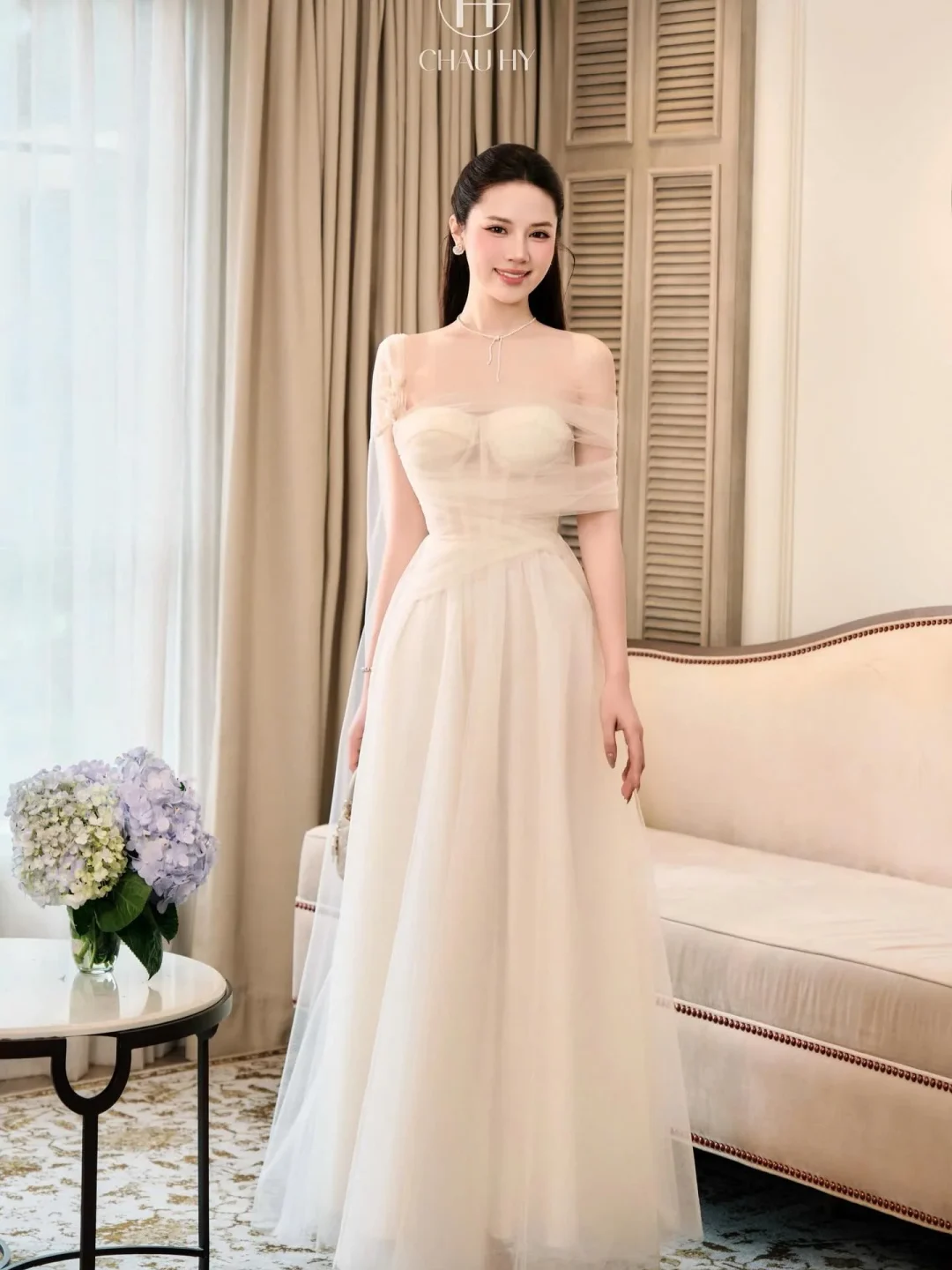 Photo 1 of Đầm dạ hội voan trắng kem Châu Hy