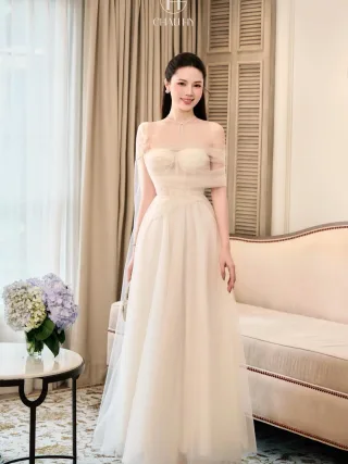 Photo 1 of Đầm dạ hội voan trắng kem Châu Hy