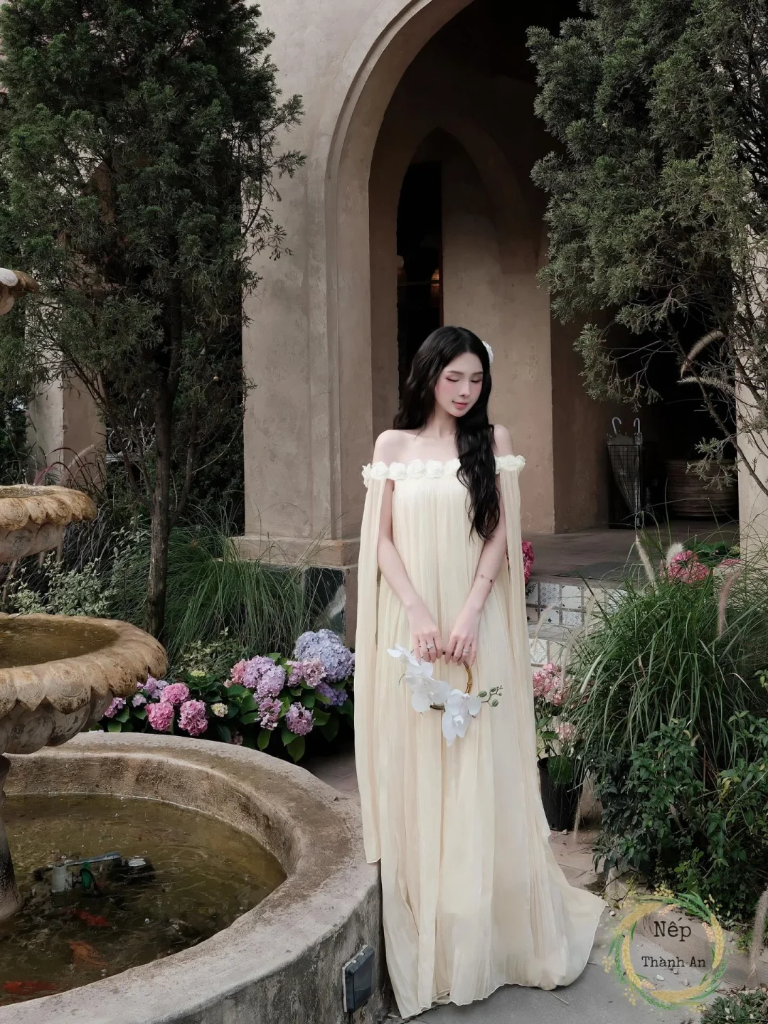 Photo 2 of Váy maxi trễ vai voan kem size M