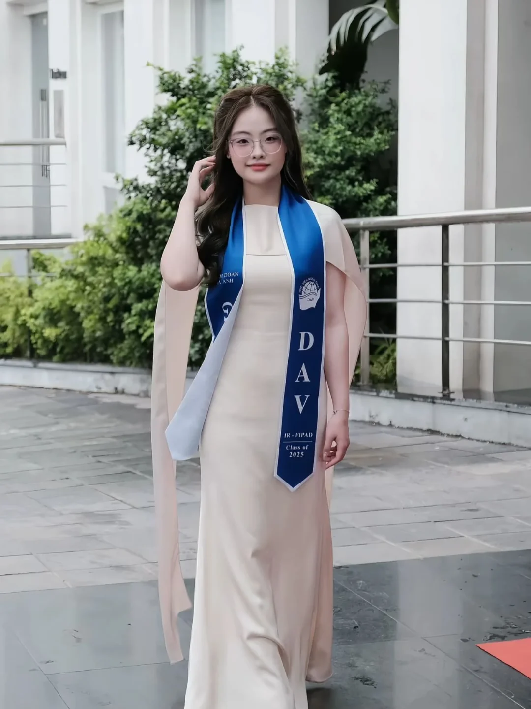 Photo 3 of Váy dạ hội dài màu kem Châu Hy