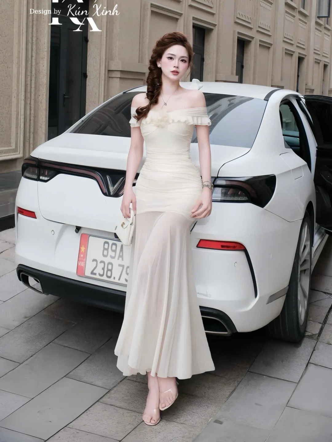 Photo 1 of Váy dạ hội trễ vai kem size M