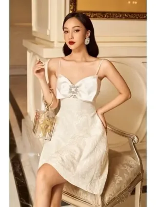 Ảnh 3 của Đầm trắng nơ lớn Rechic size S