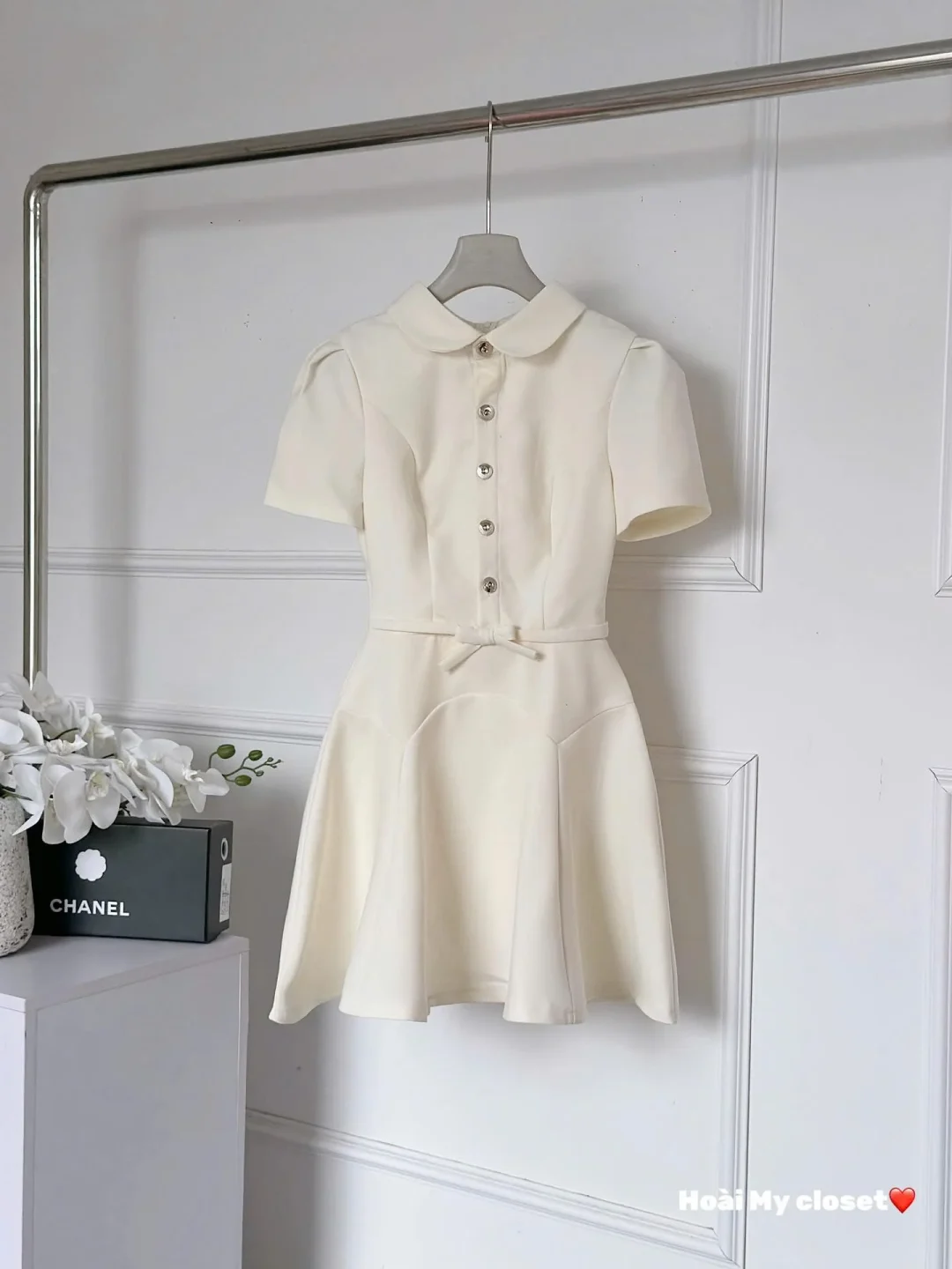 Ảnh 2 của Đầm trắng cổ sen ngắn tay nữ