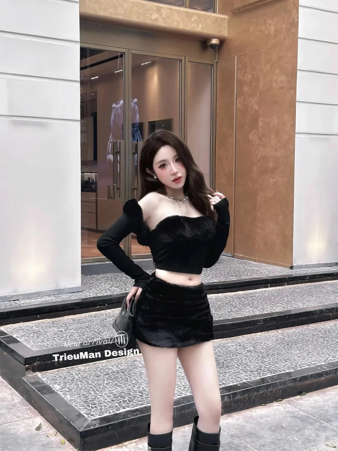 Ảnh 3 của Set crop top nhung đen và váy mini nữ size M
