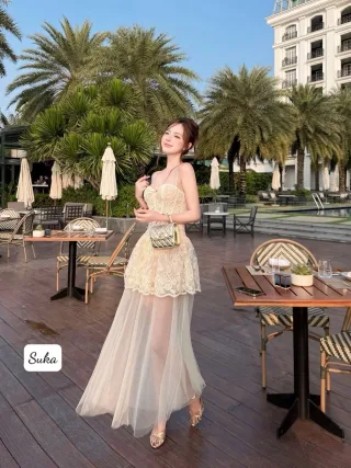 Photo 1 of Đầm ren tulle kem size M nữ