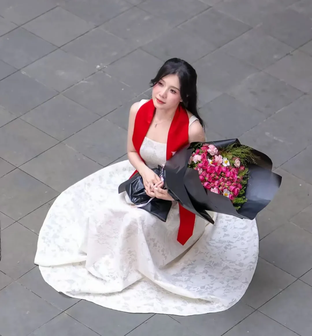 Photo 1 of Váy ren trắng dự tiệc nữ A286