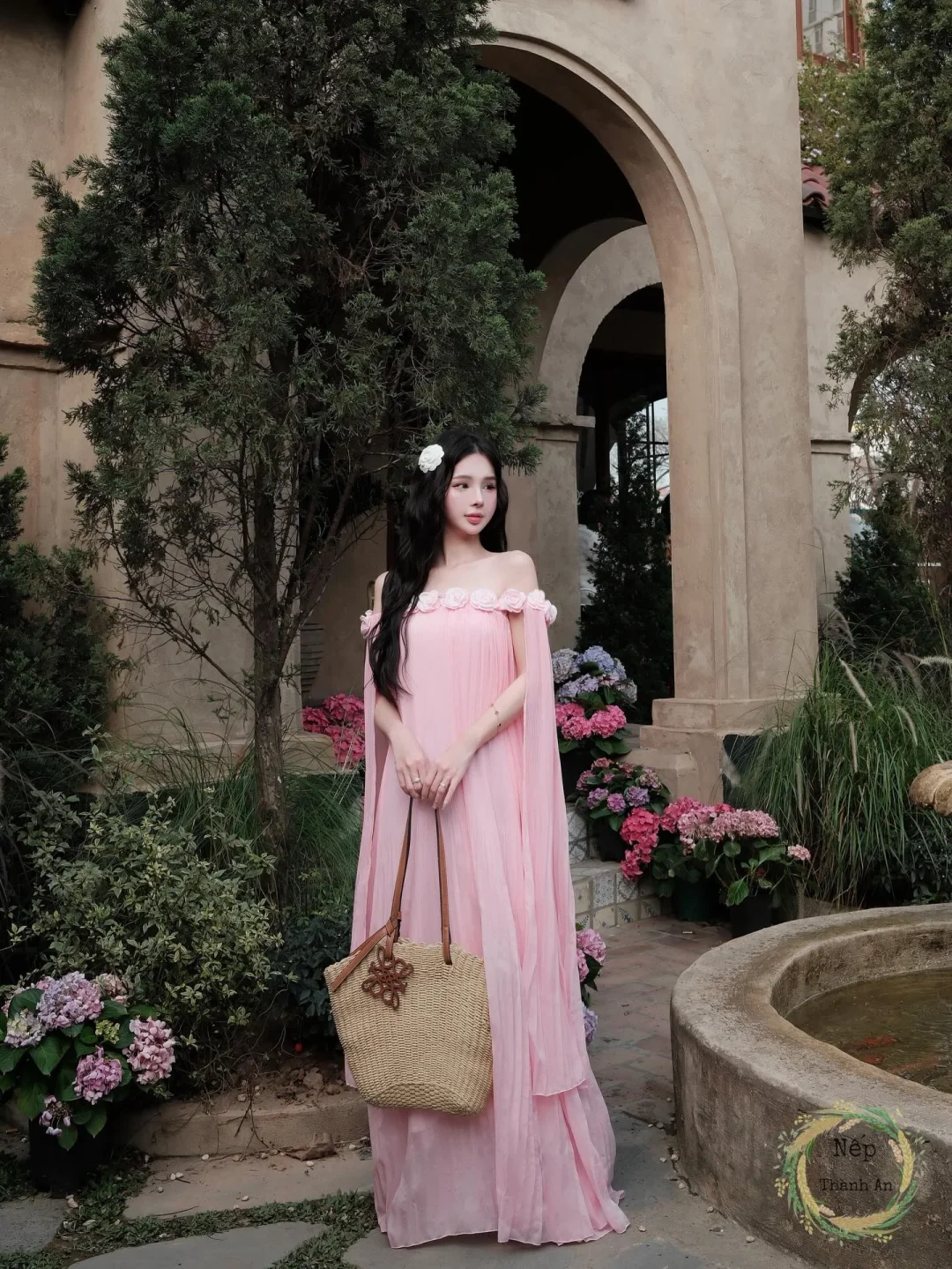 Photo 1 of Váy maxi hồng trễ vai hoa nữ