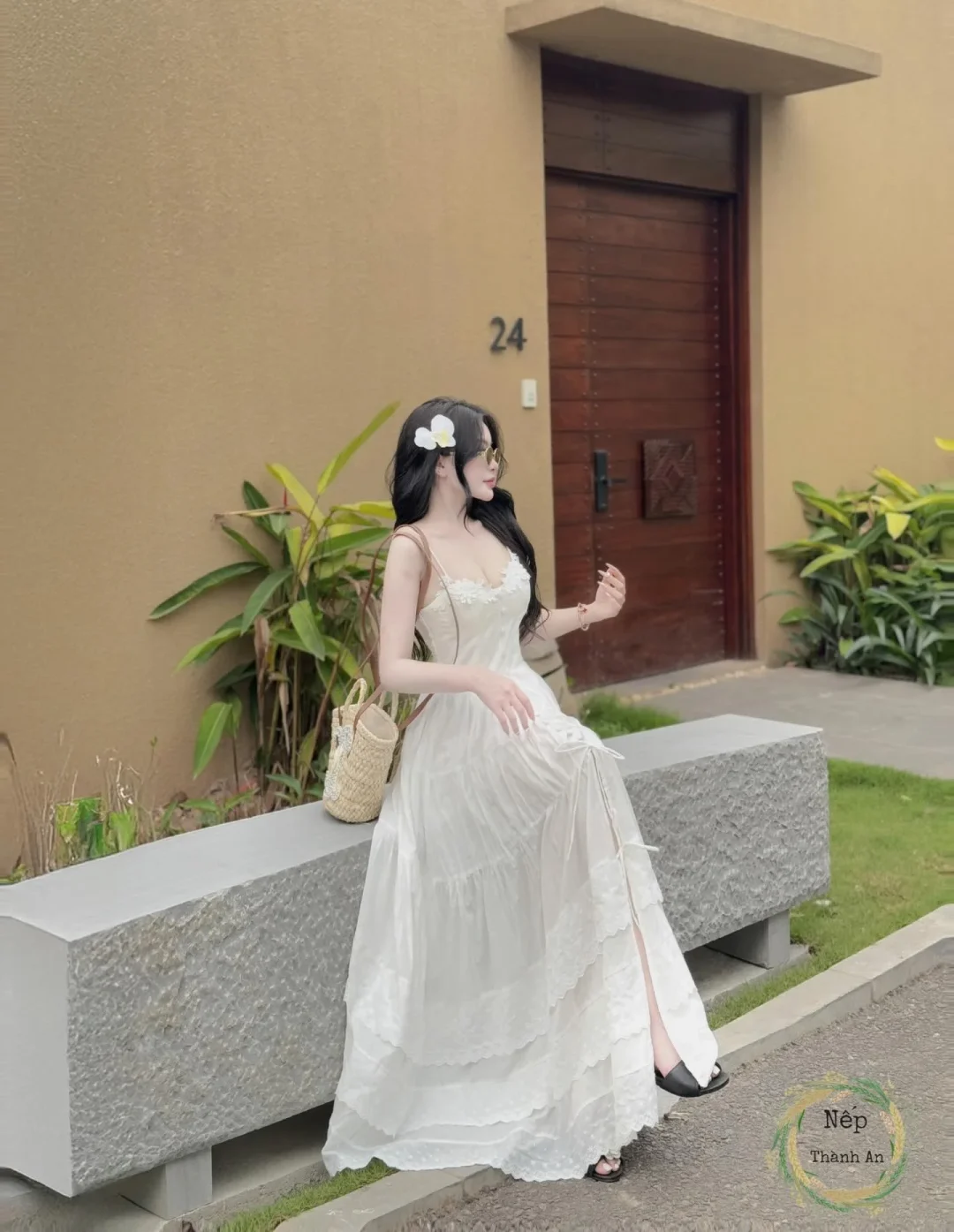 Photo 2 of Váy maxi trắng nhiều tầng ren nữ
