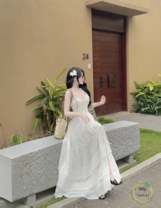 Photo 2 of Váy maxi trắng nhiều tầng ren nữ