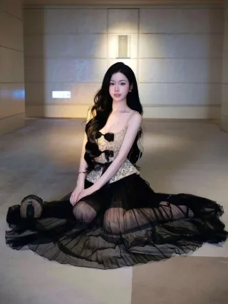 Photo 2 of Áo ren nơ đen nữ size M