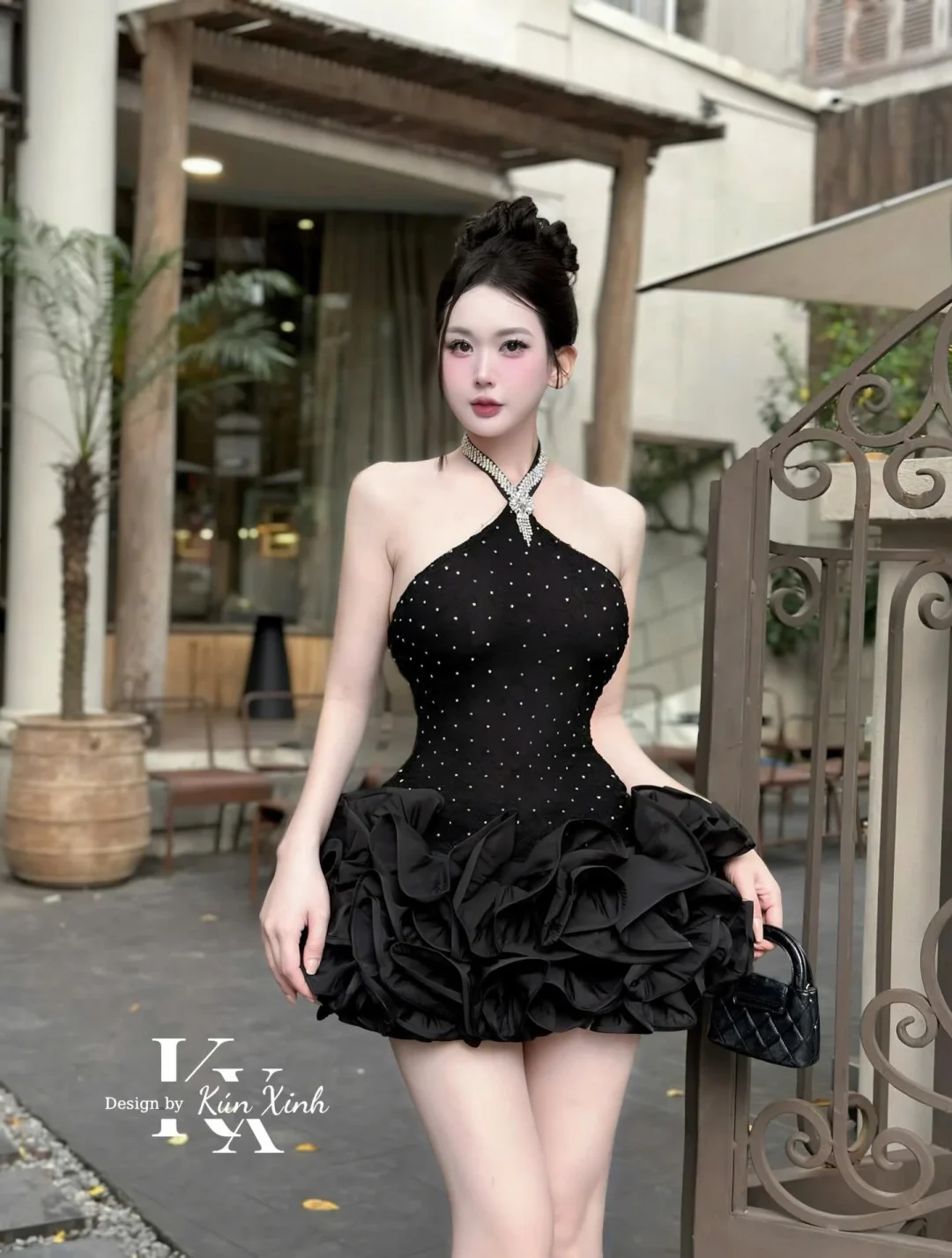 Ảnh 2 của Đầm ngắn đen halter neck sang trọng size M