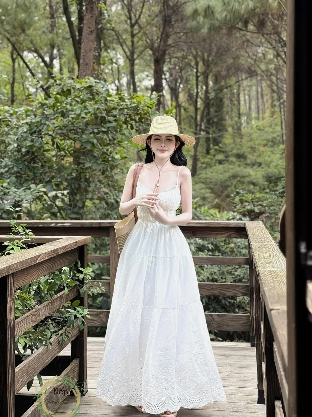 Ảnh 3 của Váy maxi ren trắng Nếp B095
