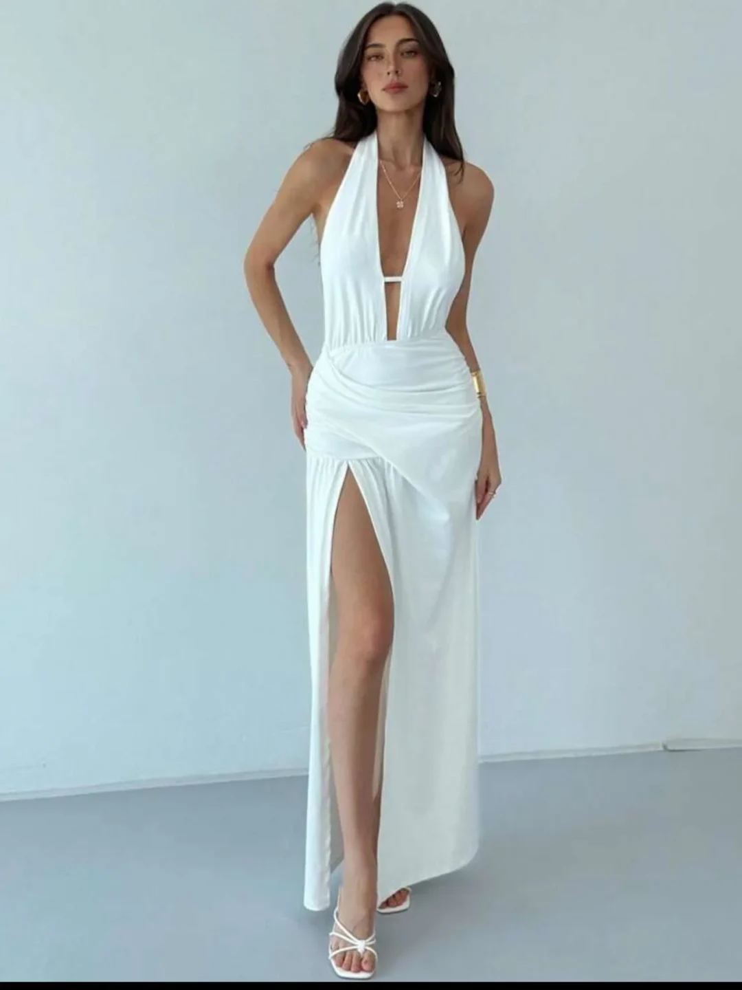 Photo 2 of Váy lụa hở lưng trắng size M