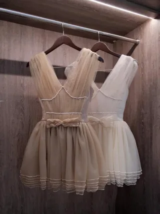 Photo 1 of Váy tulle ngắn đính ngọc trai size M