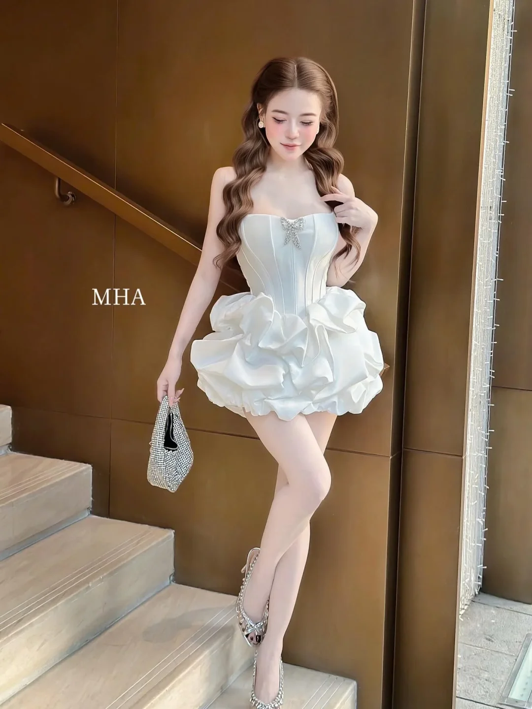 Ảnh 1 của Đầm mini trắng cúp ngực bèo nhún