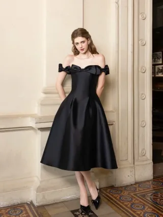 Ảnh 3 của Váy dạ hội đen trễ vai nơ satin size M