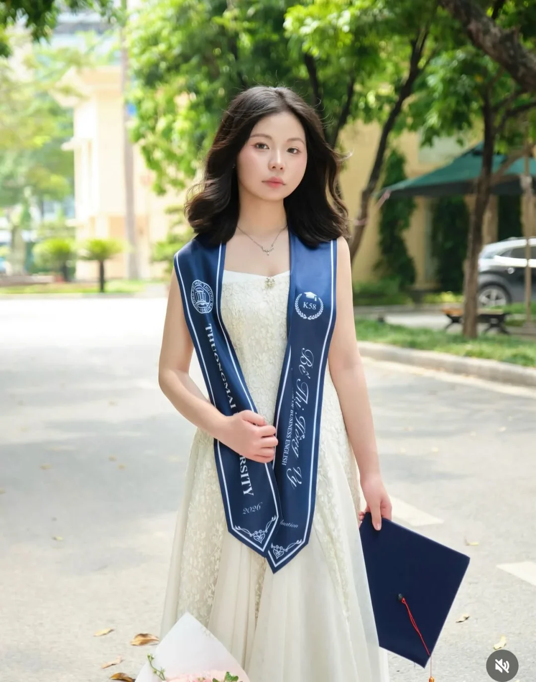 Ảnh 4 của Váy maxi ren trắng Tiela nữ