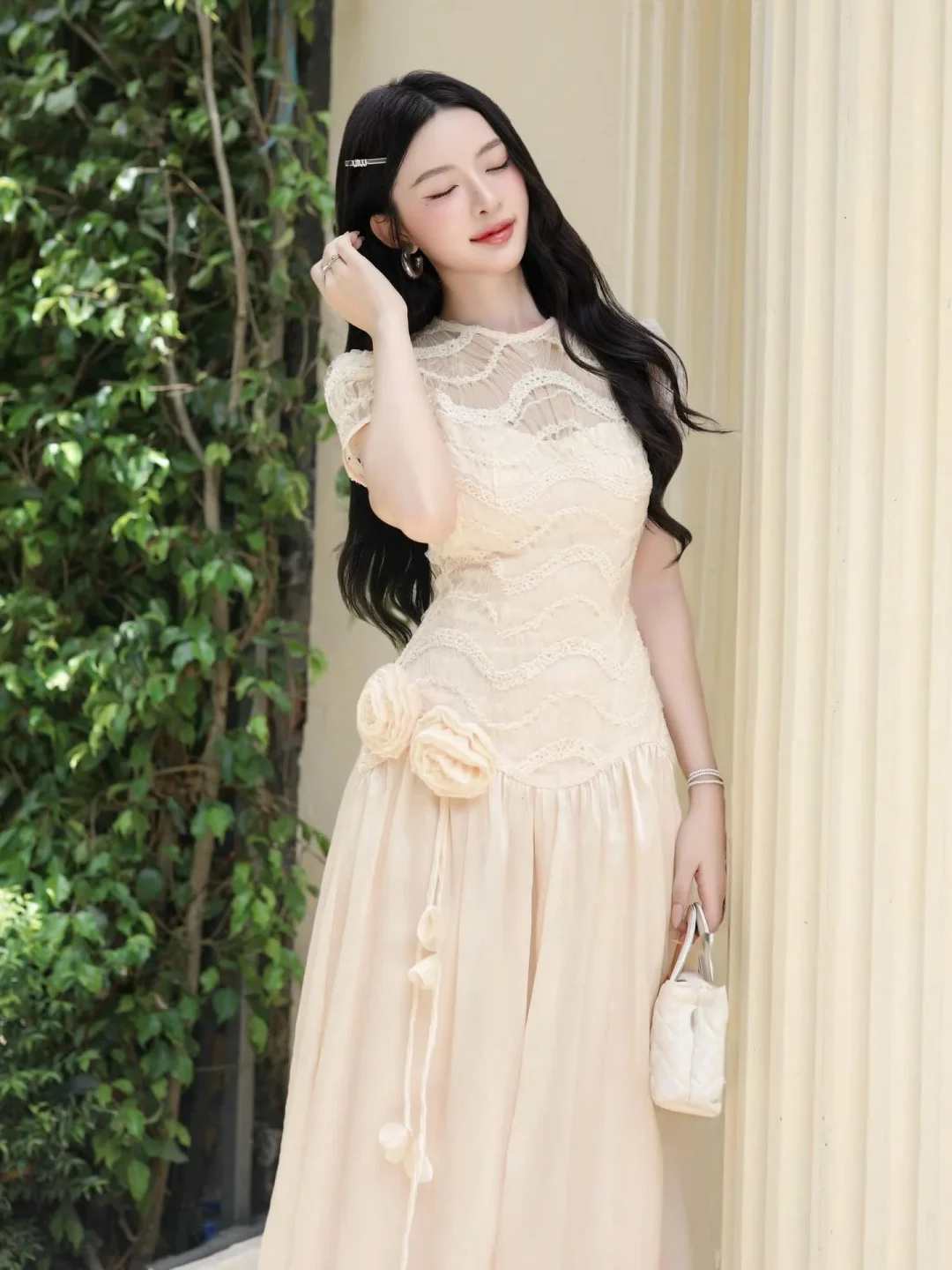 Photo 5 of Váy ren kem tay ngắn nữ tính