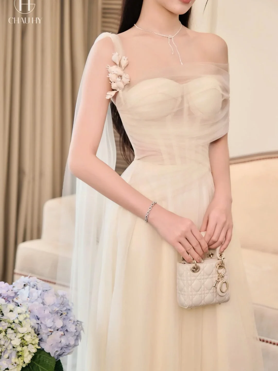 Photo 2 of Váy cưới voan trắng kem size M