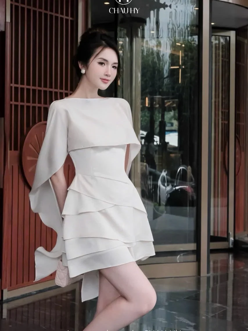 Photo 1 of Đầm trắng tay cape mini nữ sang trọng