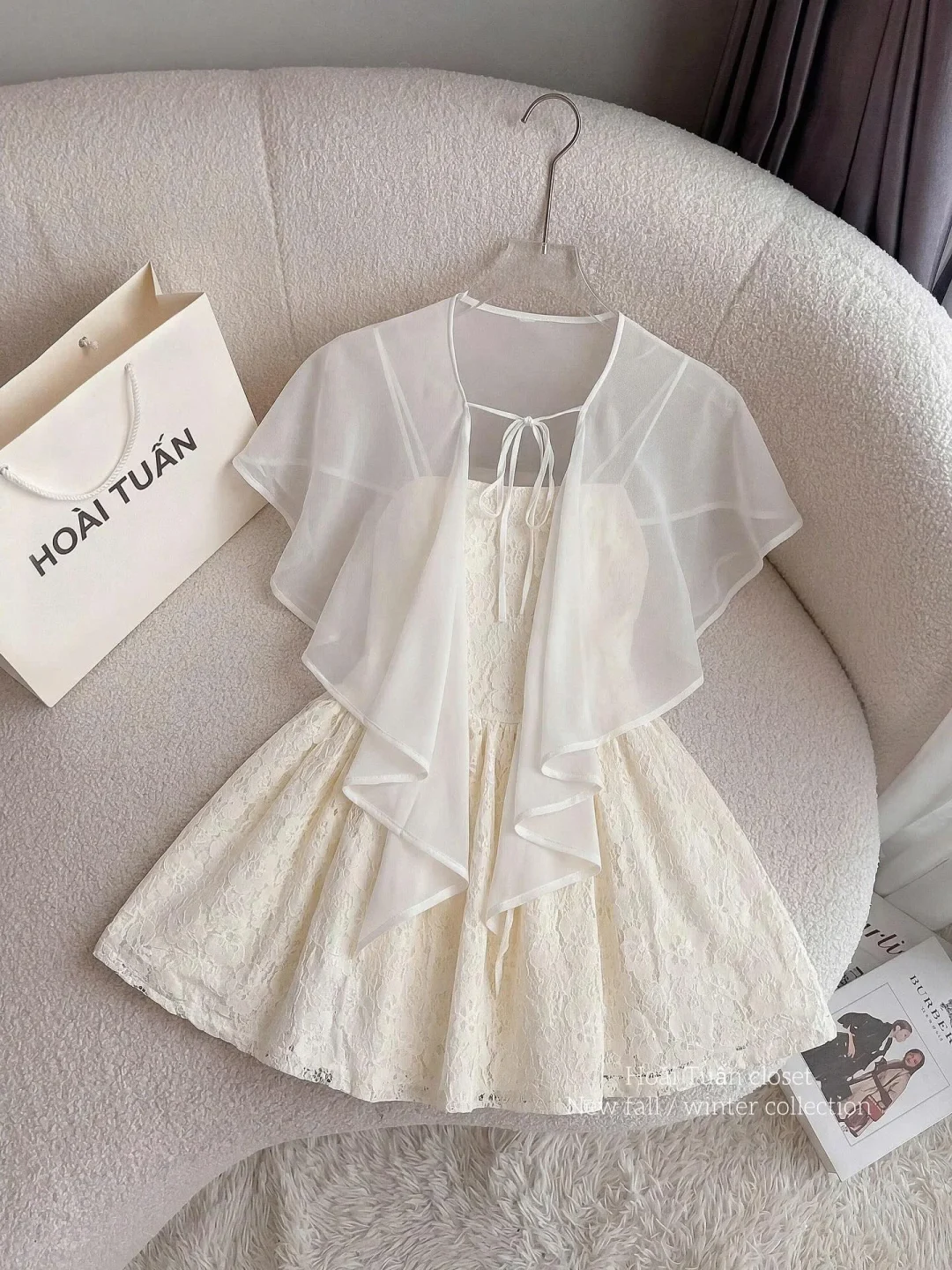 Photo 3 of Váy ren kem mini nữ tính