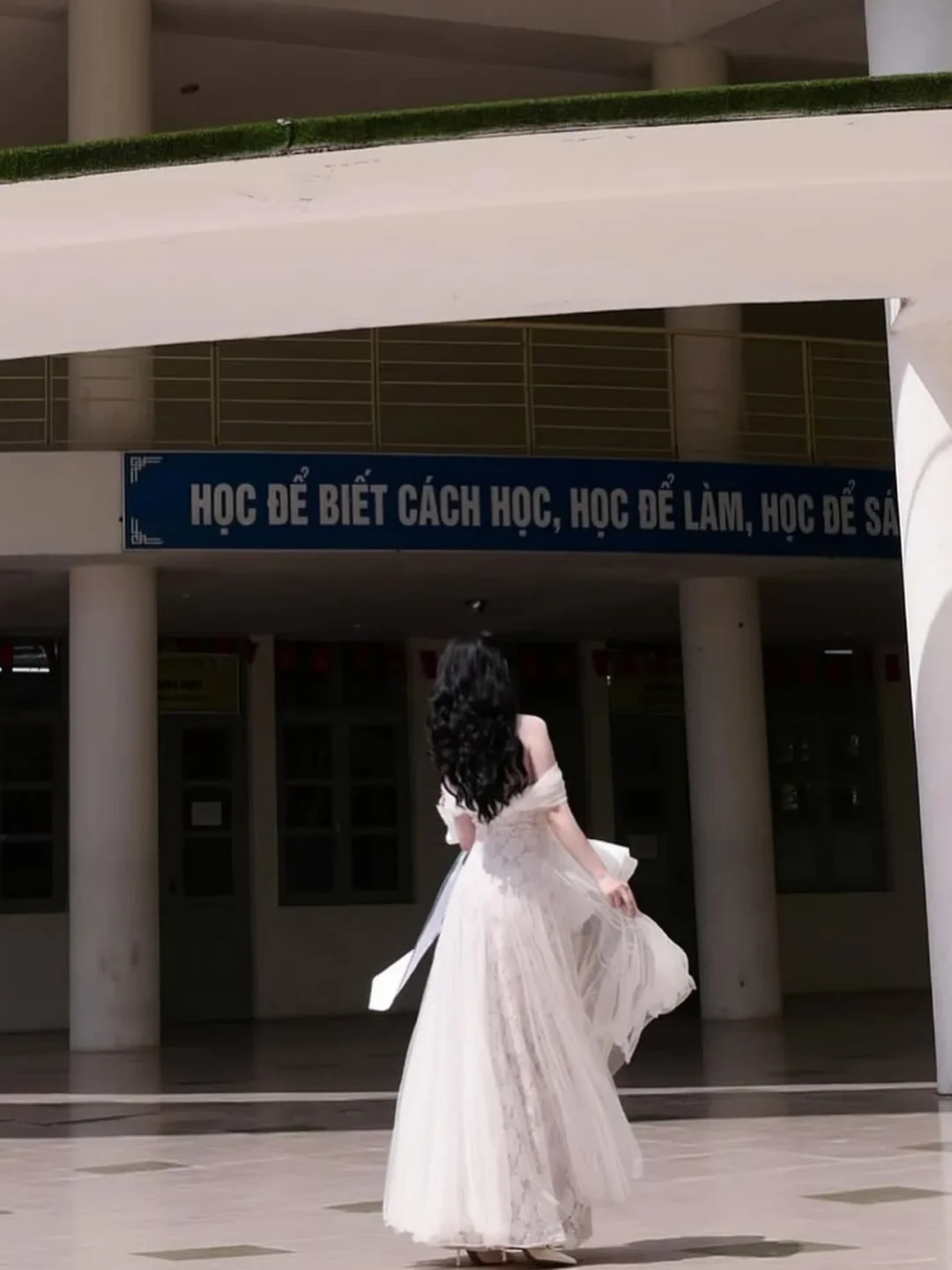 Photo 5 of Váy ren trắng xòe nữ cỡ S