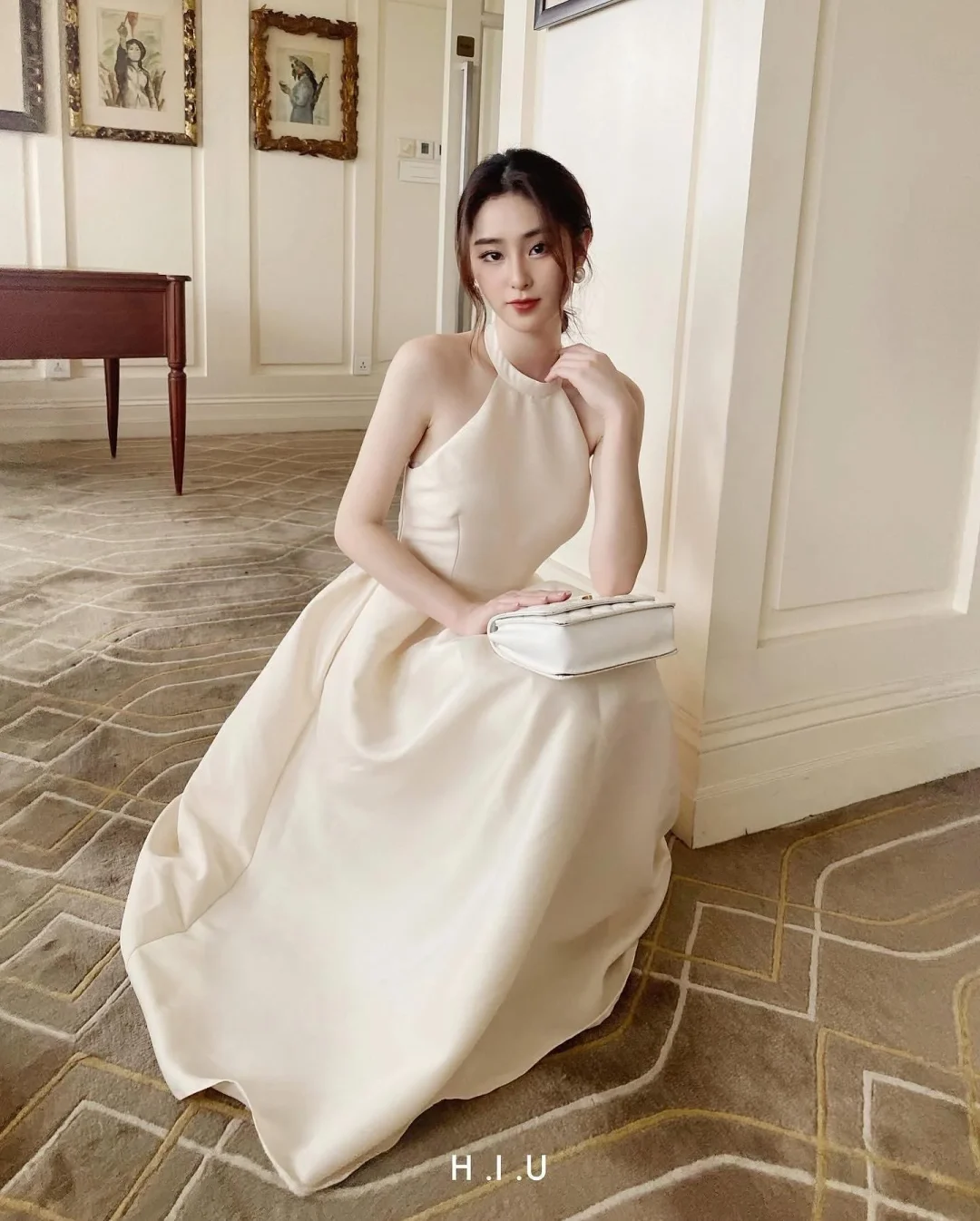 Ảnh 6 của Đầm midi cổ yếm màu kem TC Dress