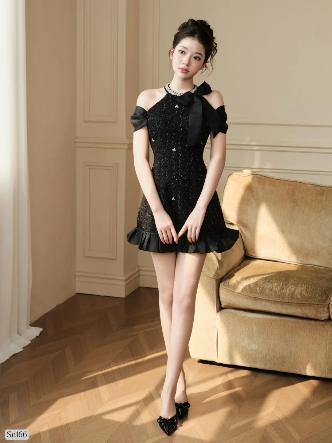 Photo 3 of Đầm ngắn kim sa đen nơ vai sang trọng