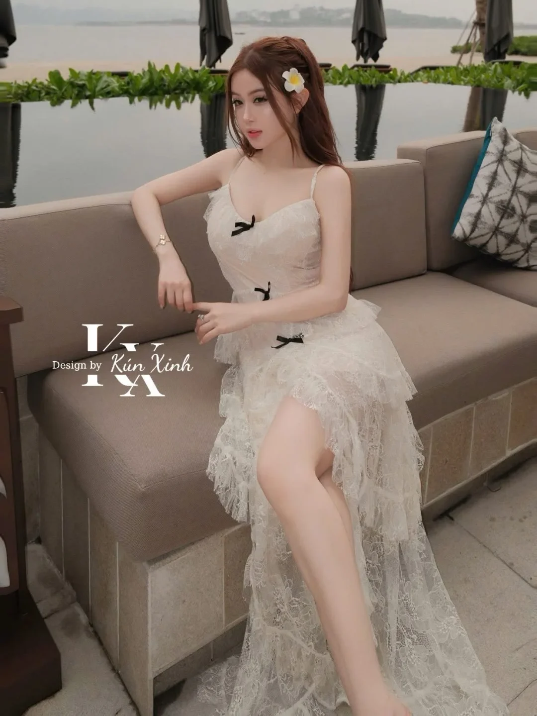 Photo 1 of Váy ren trắng hai dây nữ tính