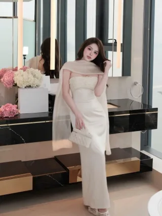 Photo 2 of Váy dạ hội lụa kem trễ vai nữ