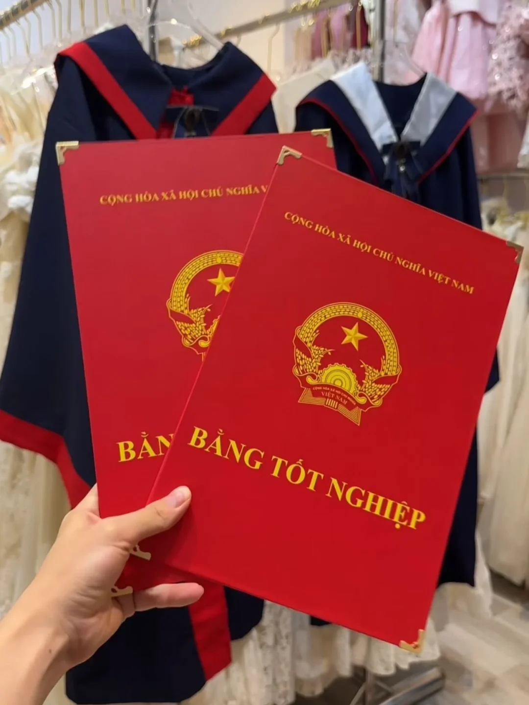 Ảnh 5 của Áo cử nhân nữ xanh navy TC Dress
