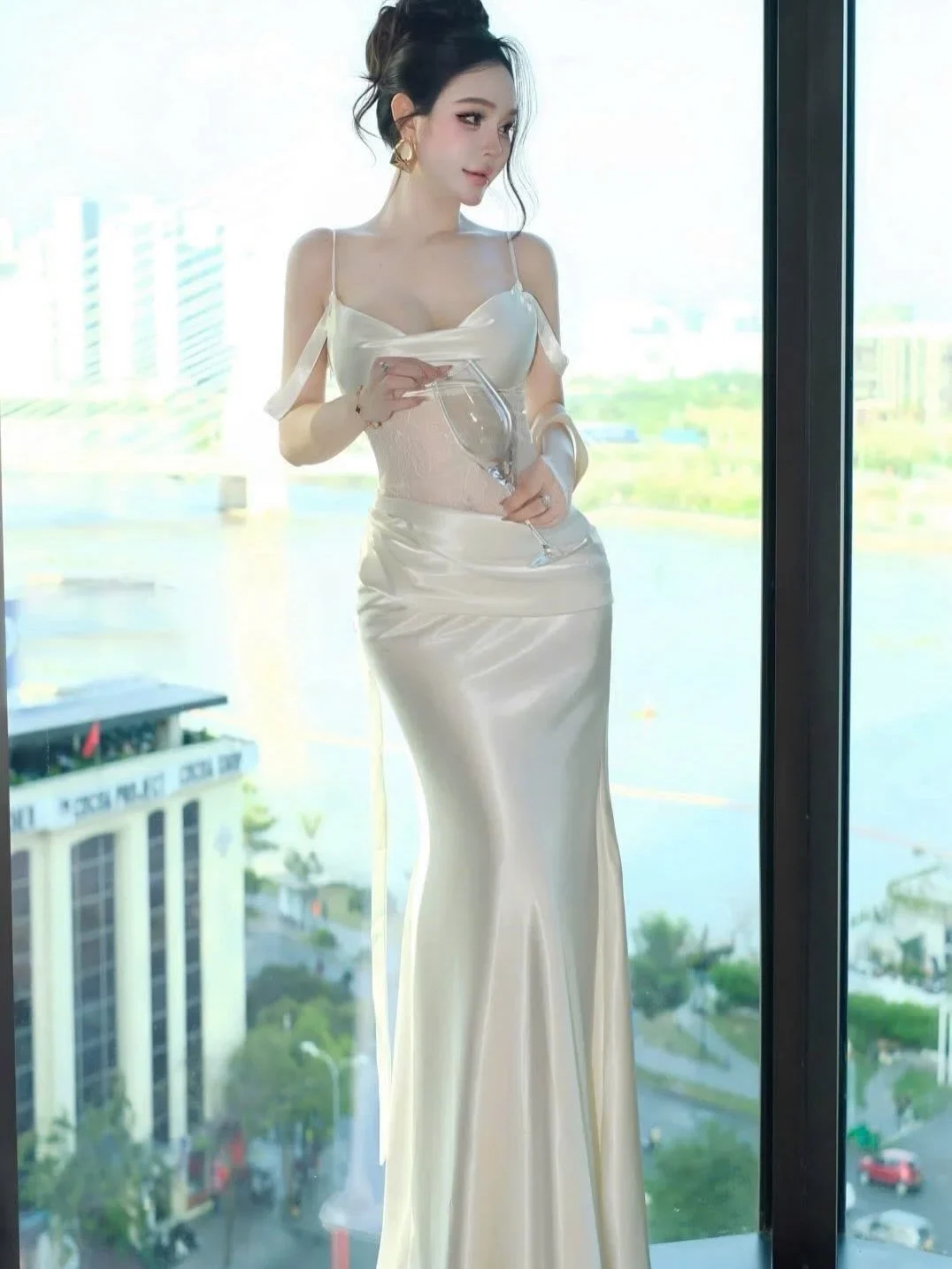 Photo 4 of Đầm dài satin hai dây màu kem