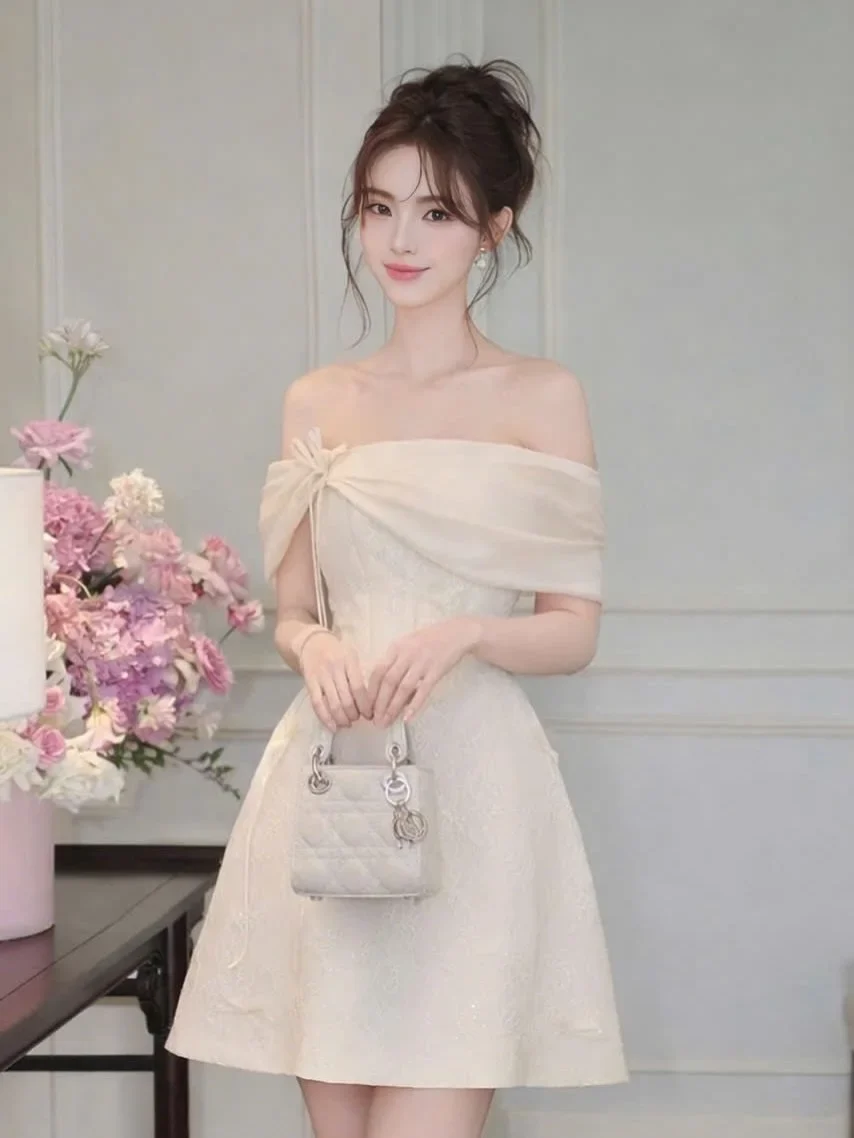 Photo 2 of Váy ren trễ vai kem nữ tính
