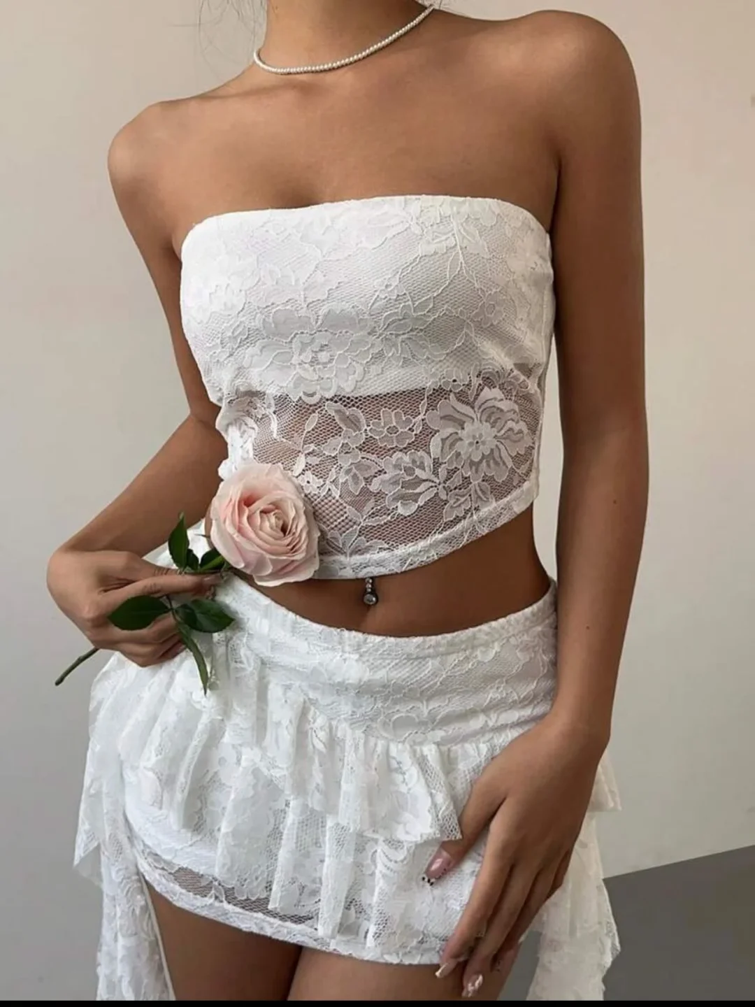Ảnh 2 của Set ren trắng croptop quây váy ngắn size M
