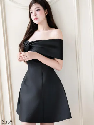 Photo 2 of Đầm trễ vai nơ đen size L