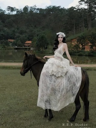 Photo 4 of Váy ren trắng dài hai dây size M